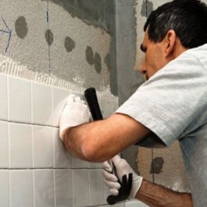 Выполним укладку плитки на стену