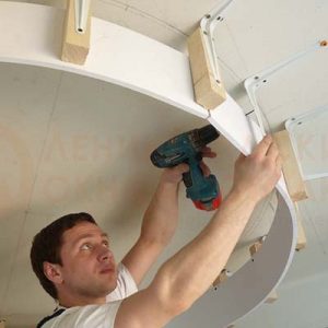 Выполним демонтаж потолка